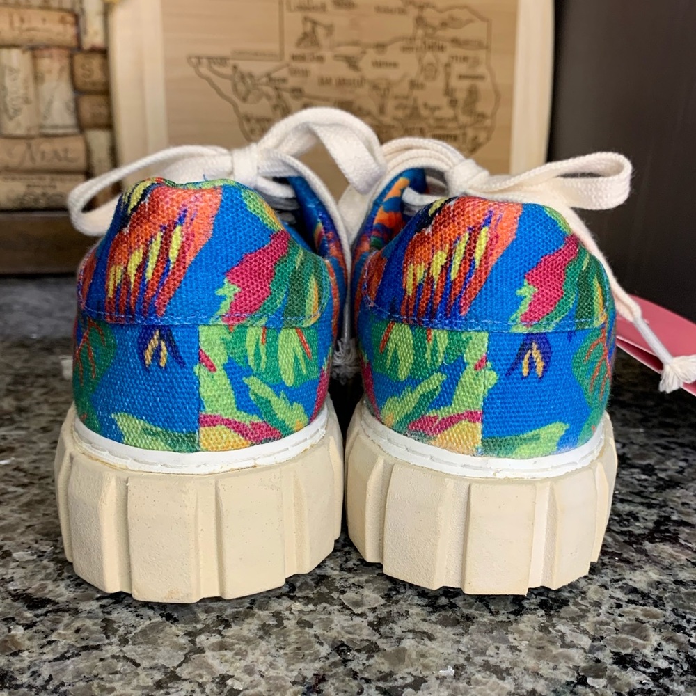 FARM Rio Blue Macaw Platform Sneakers Size 7 NWT - Picture 5 of 8